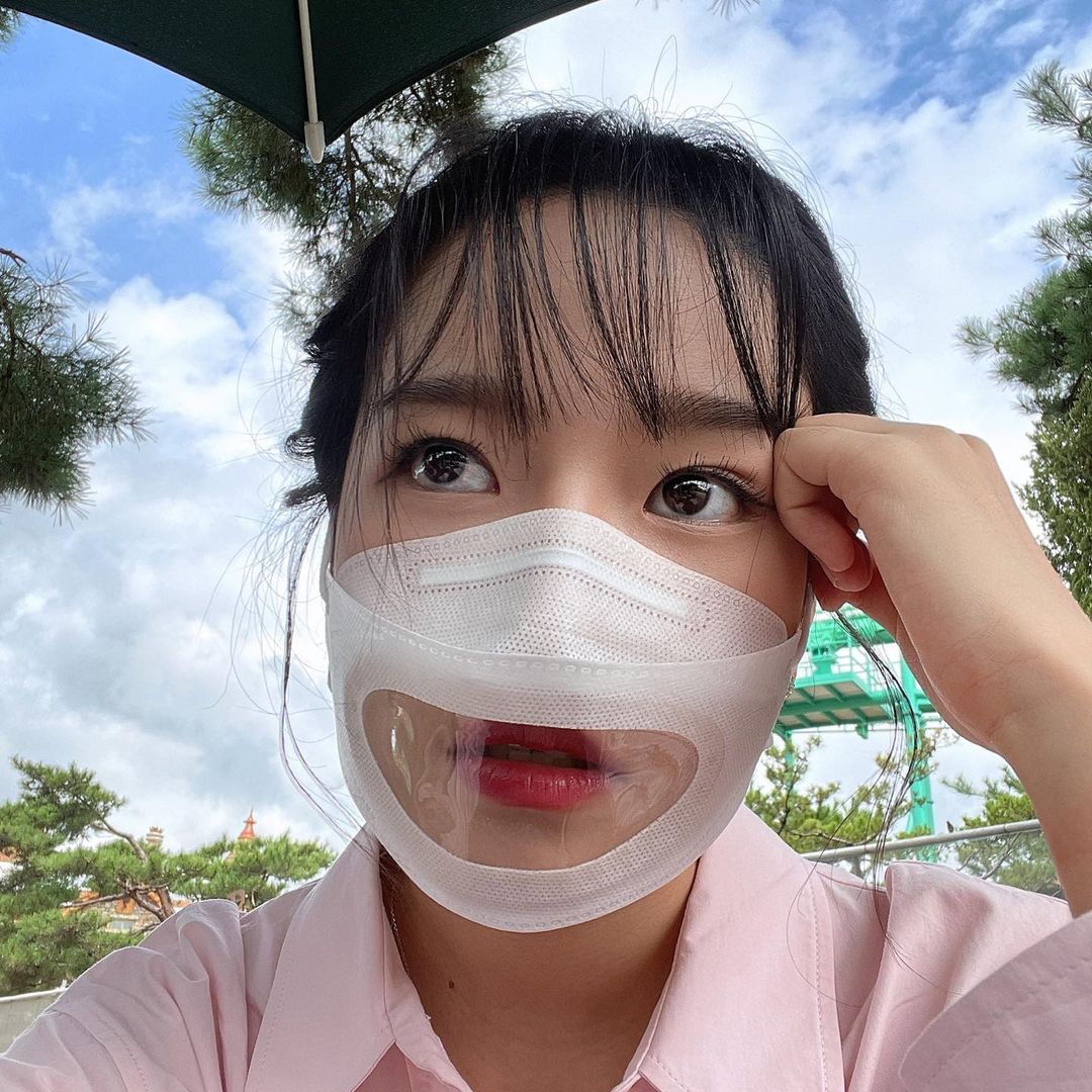 IZ97006190's tweet photo. このマスク、何処で売ってるの⁉️
お値段は、如何ほど⁉️

斬新なデザイン♥😆🐼ですねぇ🤗

おはようございます🙇‍♂🐼

#チョ・ユリ https://t.co/KXERNm0FJp