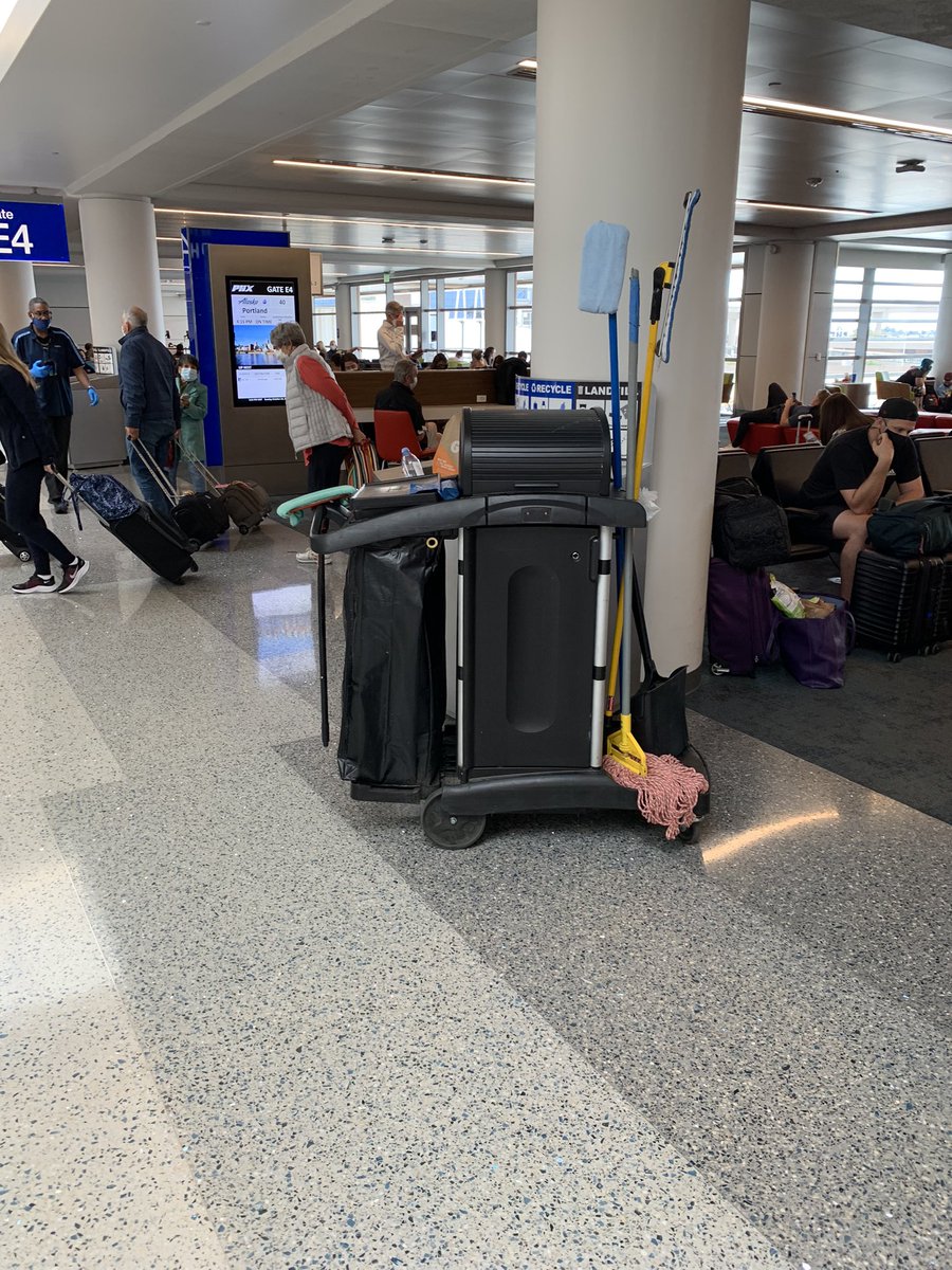 What the heck is this? Is this because of “The Great Resignation?” C’mon #skyharbor !