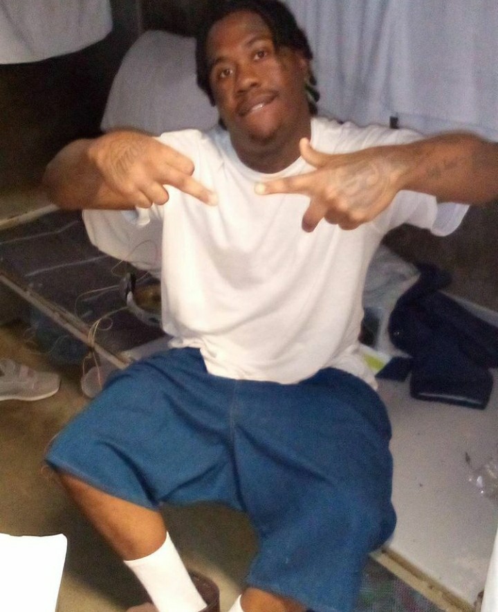 munchthagreat92's tweet photo. Crazy how much my brother looks like me🤣🤣🤣🤣 #FreeTR https://t.co/6jNVk1hsAf