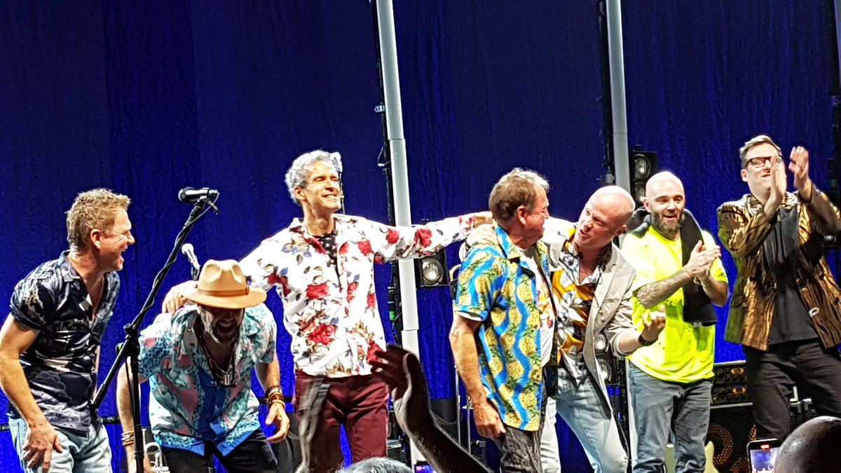 ruthbrooksbank's tweet photo. Fantastic #level42 gig @yorkbarbican tonight, they seem to get better on every tour.
No matter how many times I see @markking, I'm amazed at how fast he can play the bass, he's an absolute maestro 😁 #thunderthumb https://t.co/AR7TciQaqG