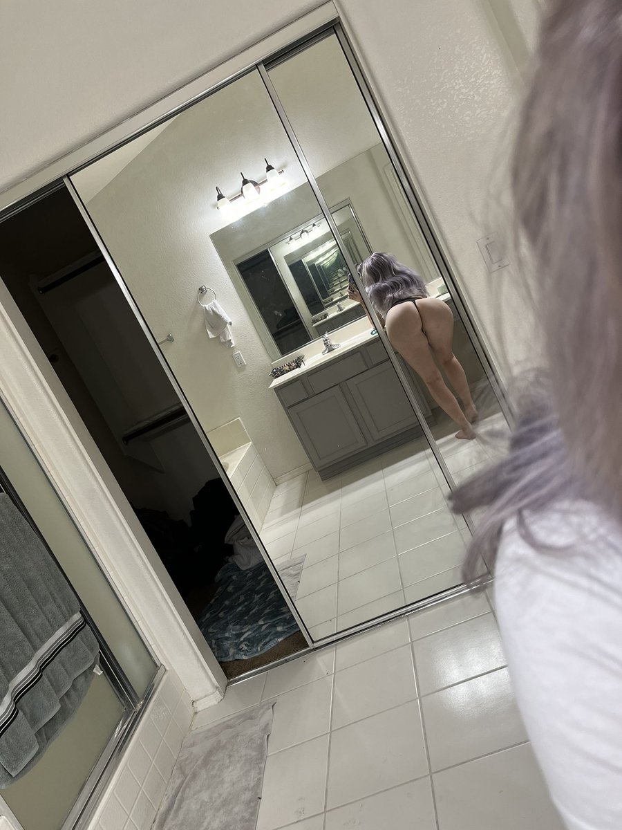 veebaddestxoxo's tweet photo. Haters will say it’s photoshopped.. however my 3 only fans don’t lie 😎 https://t.co/cUNzs1sw5W