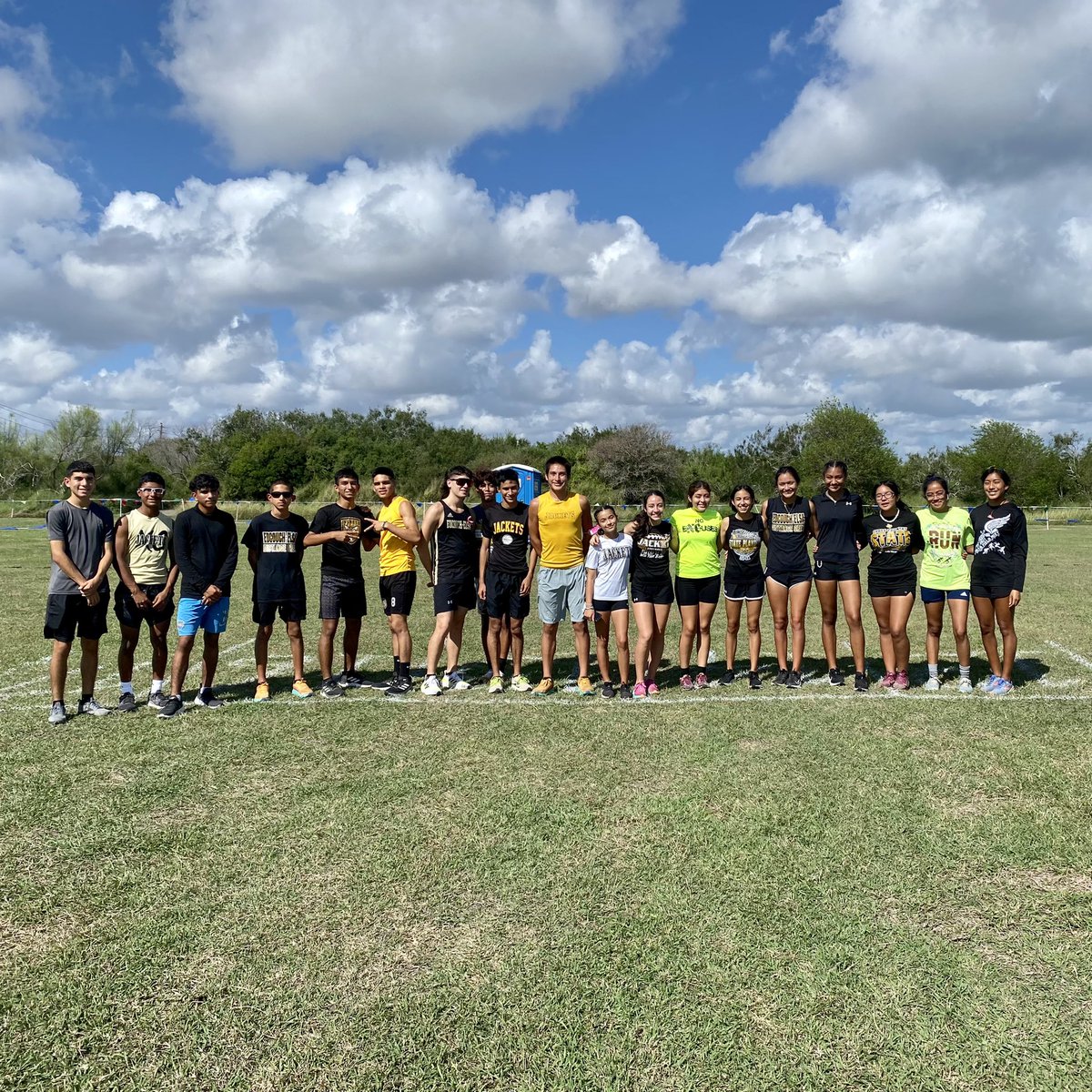 Jag_02179's tweet photo. Course Shakeout 🏃🏽 🏃🏻‍♀️ #RegionIVChampionships @vcardenas32 https://t.co/hnah391ONf