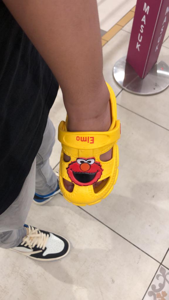 zai_themoment's tweet photo. Lil elmo. https://t.co/WVJt7D1xlg
