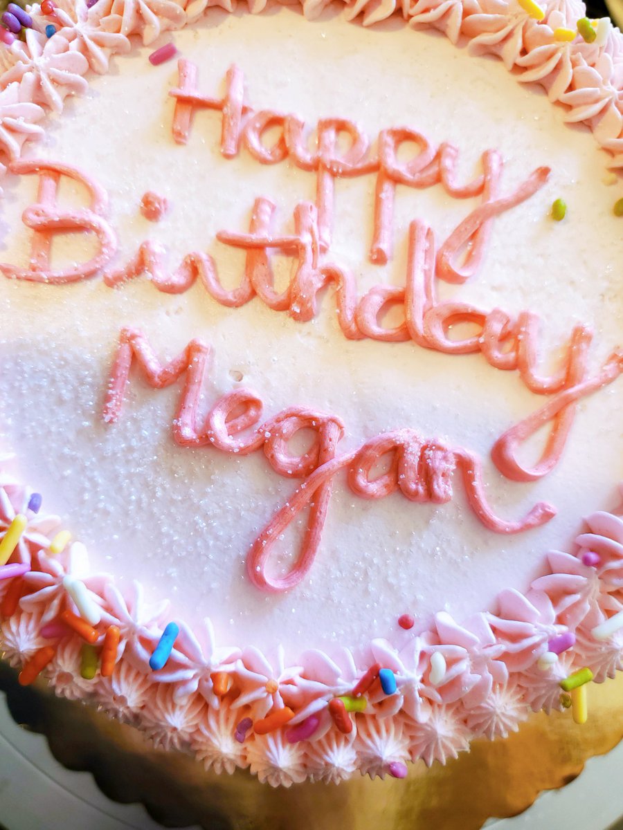 FunshineBakery's tweet photo. Happy birthday Megan 💖✨
.
.
.
.
.
#bdaycake #birthdaycake🎂 #vegancake #glutenfreecake #veganbakery #glutenfreedessert #eggfree #dairyfreelife #peanutfree #plantbasedcake #veganeats #glutenfreeeats #azvegan #glutenfreeaz https://t.co/0BPB0xPYyw