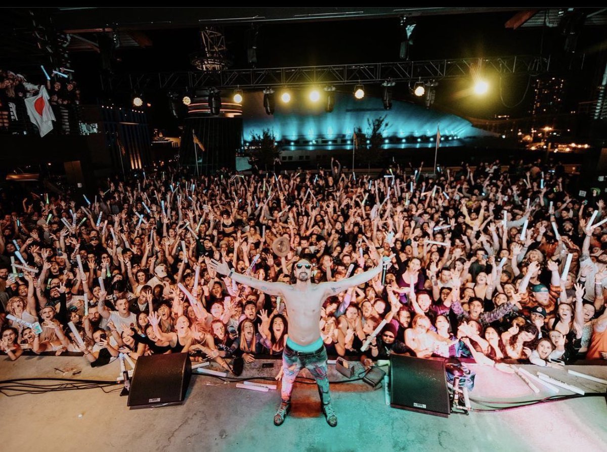 steveaoki tweet picture