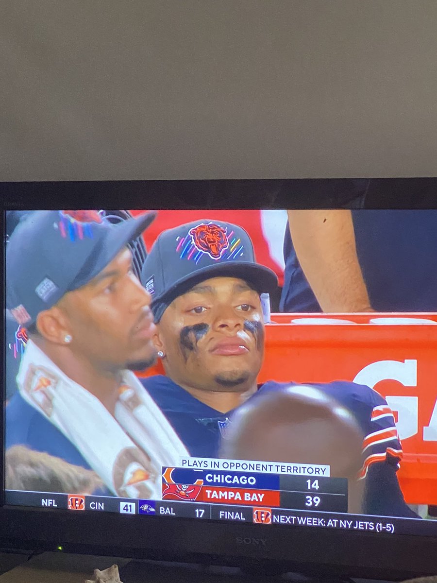 J_Michaels25's tweet photo. Bears fans: JUSTIN FIELDS IS GONNA SAVE THE FRANCHISE

Reality: https://t.co/CFW5pX7Vaz