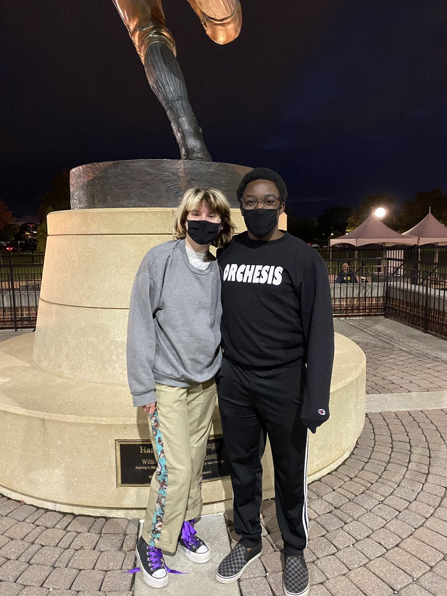 JarosEsl's tweet photo. Mía had an @oprfhshuskies #marchinghuskies Band Competition @UniversityofIl Derrick got to see her perform!  So proud of her and glad he will be home soon for Thanksgiving Break. 2 of my favorite people in the world!! https://t.co/6TJdp6ToIn
