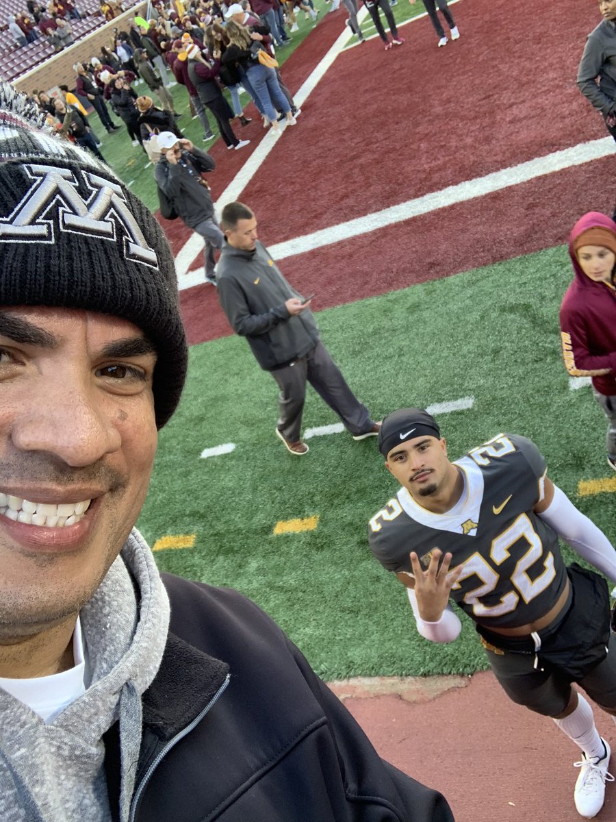 papirican21's tweet photo. Dreams to reality. #gopherdad #myrightman #myguy https://t.co/EuVl6kitw6