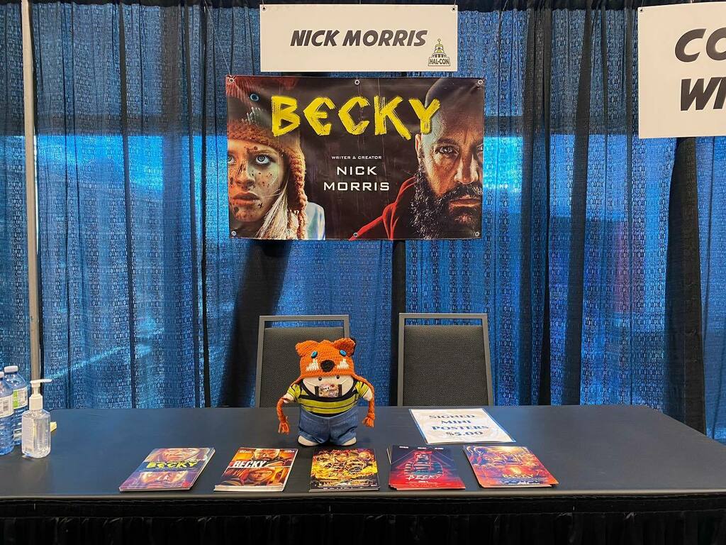 TheMariTimeLord's tweet photo. Nobody tell @nickmorrishorror, but his @halcon_scificon booth is mine now! 😂🤣😈
#aditheadipose #becky #cosplay #horror #cosplayer #beckymovie #cosplaygirl #halcon2021 #horrorcosplay #cosplayersofinstagram #atlanticcanadacosplayers https://t.co/8Xb1JeYKdJ https://t.co/9zxlrMdNnl
