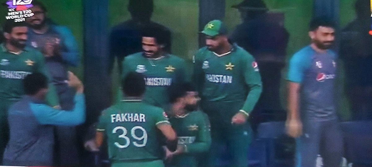 hersheyaddicttt's tweet photo. It's at times like this I miss being home the most 💔💚 Well played team green!!! 👏🇵🇰 I am beyond proud 😍💚❤

#PAKvIND #ICCT20WorldCup2021 #GreenShirtsWon #Pakistan https://t.co/RbvvexxJVT