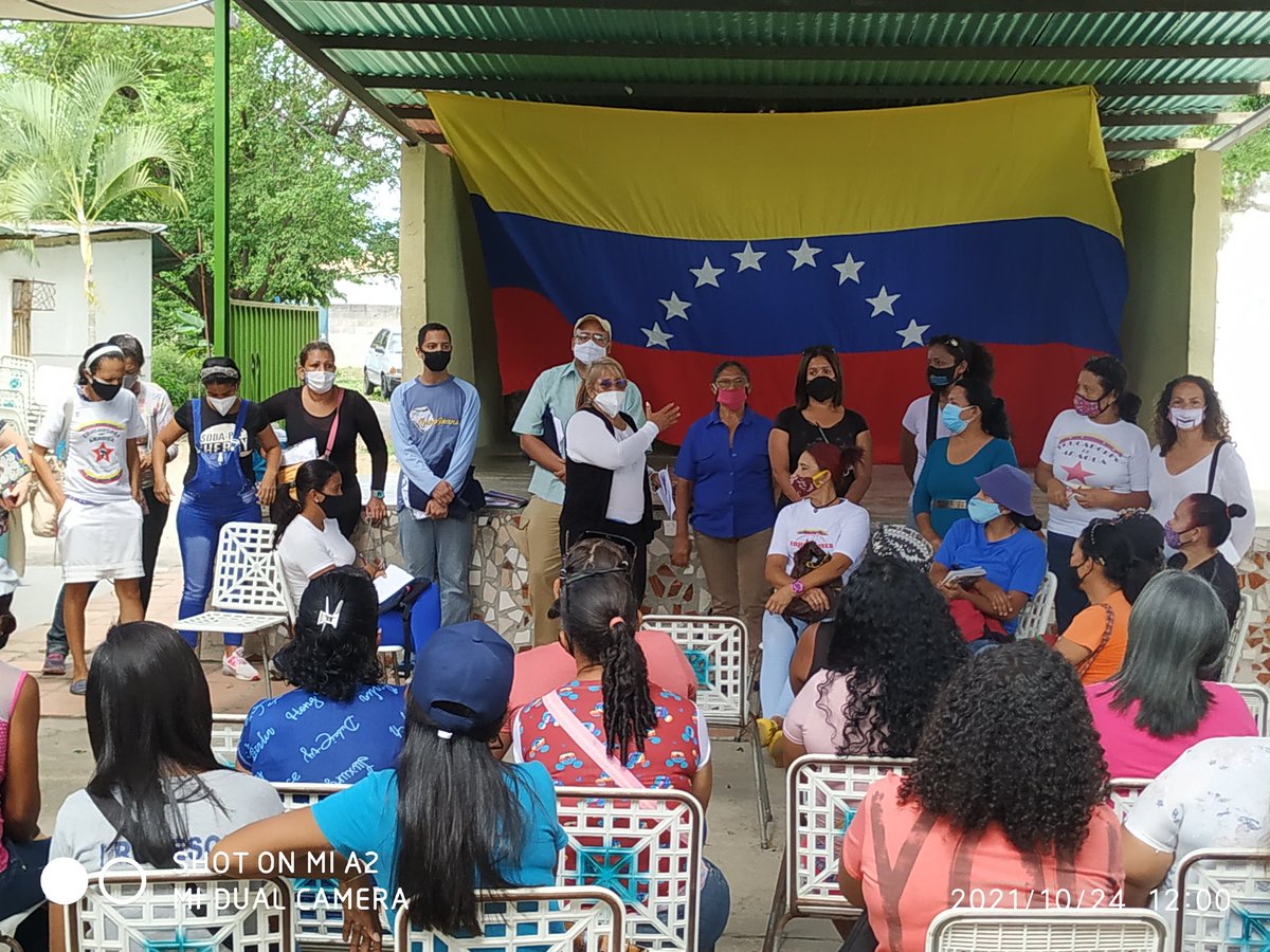 educaraguamcpo1's tweet photo. REUNIÓN CON EL EQUIPO DE GESTION EDUCATIVA Y CON EL PERSONAL INTERINO DEL #MPOLIBERTADOR RECIBIENDO ORIENTACIONES POR EL INICIO DE CLASES PRESENCIALES 2021-2022. @NicolasMaduro @_LaAvanzadora @Soykarinacarpio @leoalvacabrera @MPPEDUCACION @ZE_Aragua @educadoresdear2 https://t.co/BXEKqz8i7x