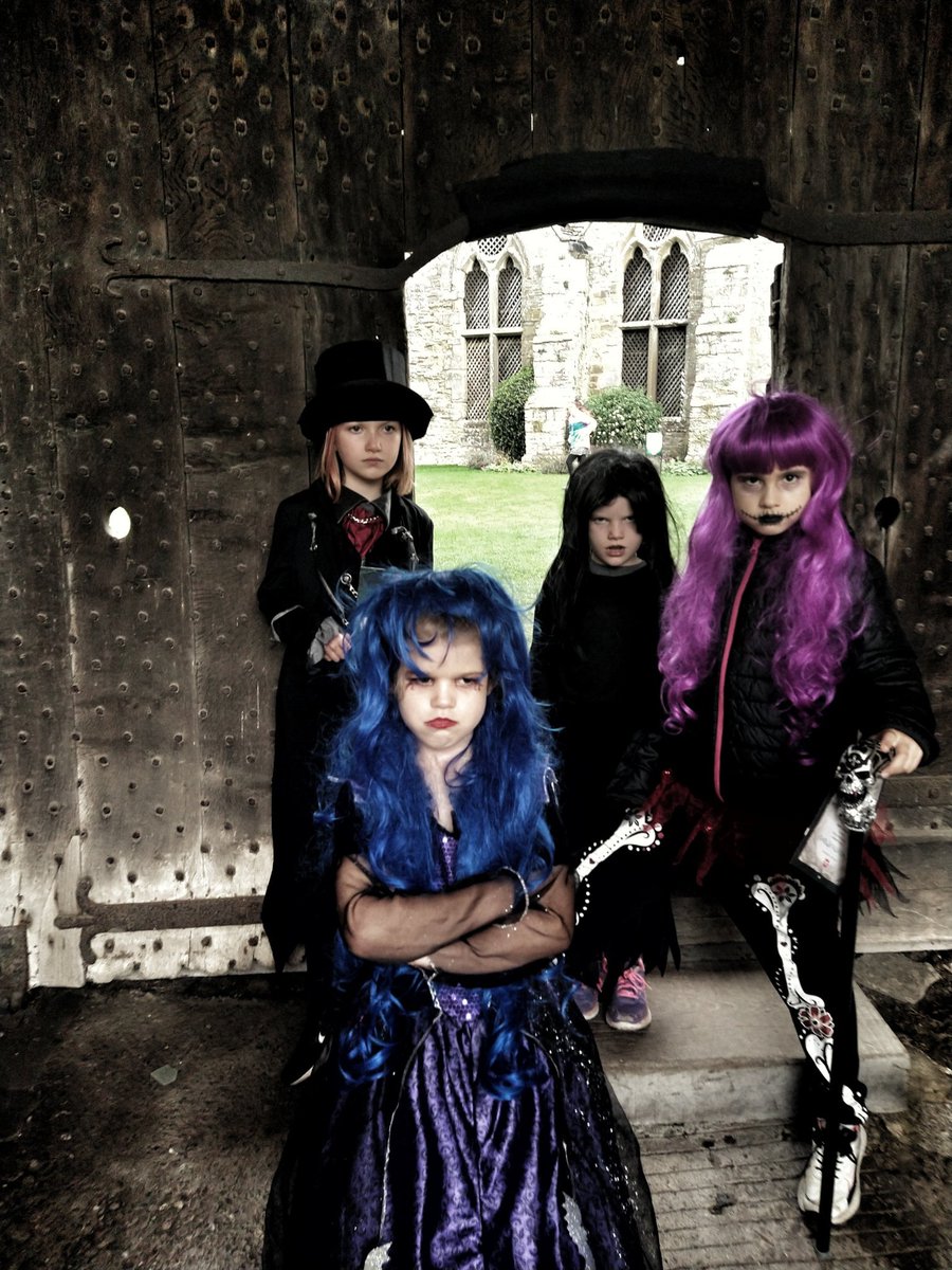 davejackson1954's tweet image. Great day out at Stokesay Castle #Shropshire. These monsters loved the Halloween #Wizardsofonce quest. 🏰🦇🎃😂
@EnglishHeritage @CressidaCowell