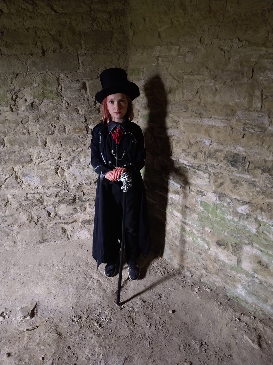 davejackson1954's tweet image. Great day out at Stokesay Castle #Shropshire. These monsters loved the Halloween #Wizardsofonce quest. 🏰🦇🎃😂
@EnglishHeritage @CressidaCowell
