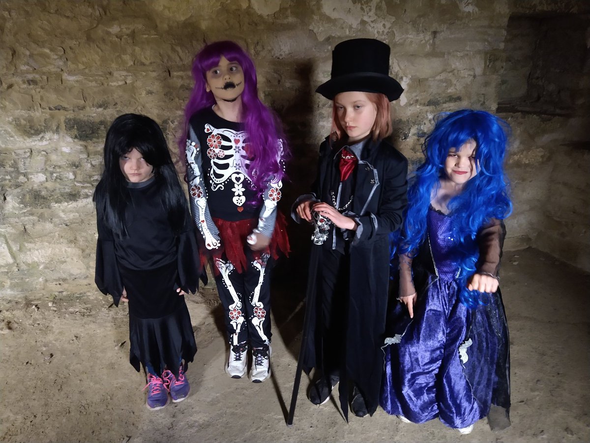 davejackson1954's tweet image. Great day out at Stokesay Castle #Shropshire. These monsters loved the Halloween #Wizardsofonce quest. 🏰🦇🎃😂
@EnglishHeritage @CressidaCowell