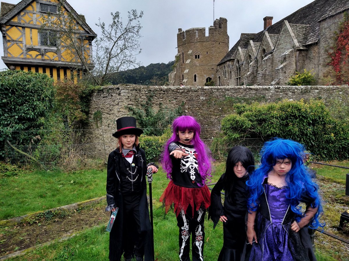 davejackson1954's tweet image. Great day out at Stokesay Castle #Shropshire. These monsters loved the Halloween #Wizardsofonce quest. 🏰🦇🎃😂
@EnglishHeritage @CressidaCowell