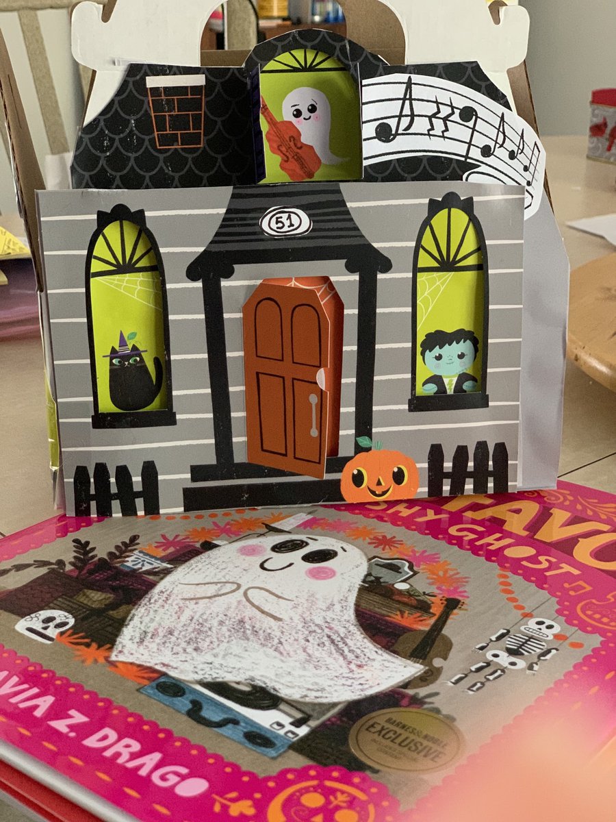 Just finished decorating ✅ my Tiny Toy Tale box for the story, Gustavo, The Shy Ghost. ⁦<a href="/CETAatKC/">CETA</a>⁩ ⁦<a href="/baileysptaVAart/">Bailey's PTA Reflections</a>⁩ <a href="/focus5inc/">Focus 5 Inc</a>⁩ ⁦<a href="/BaileysES_FCPS/">Bailey's Elementary School for the Arts & Sciences</a>⁩ ⁦@triciatyskowski⁩ <a href="/BaileysESOL/">Bailey's ESOL team</a>⁩ ⁦<a href="/Diafla/">Flavia Z Drago</a>⁩ #storytelling 👻🎻💕🎼
