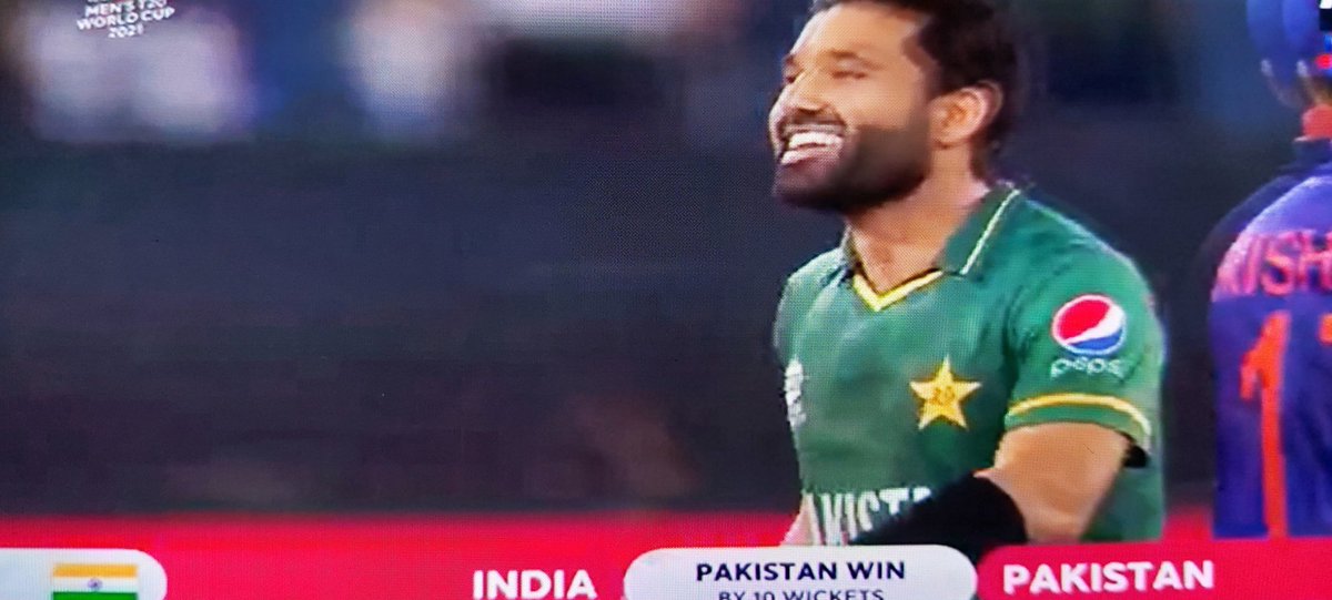 hersheyaddicttt's tweet photo. It's at times like this I miss being home the most 💔💚 Well played team green!!! 👏🇵🇰 I am beyond proud 😍💚❤

#PAKvIND #ICCT20WorldCup2021 #GreenShirtsWon #Pakistan https://t.co/RbvvexxJVT