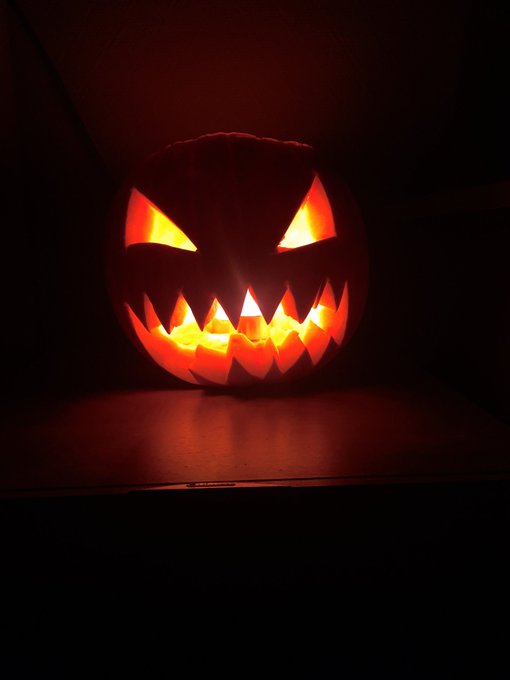 Premi&egrave;re citrouille d'halloween 🎃 https://t.co/Ej5XdBtXUB<a href="/tag/lingerie"class="tags"><span>#lingerie</span></a><a href="/tag/brunette"class="tags"><span>#brunette</span></a><a href="/tag/cleavage"class="tags"><span>#cleavage</span></a><a href="/tag/sexymonday"class="tags"><span>#sexymonday</span></a><a href="/tag/mondaytease"class="tags"><span>#mondaytease</span></a>