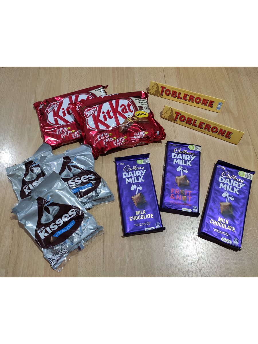 kibicos's tweet photo. I leveled-up again! 🎂
Celebrated my birthday yesterday. These are some gifts from friends and family. I intend to eat them all (yes, my friends and family). https://t.co/dqfCJAzMxg