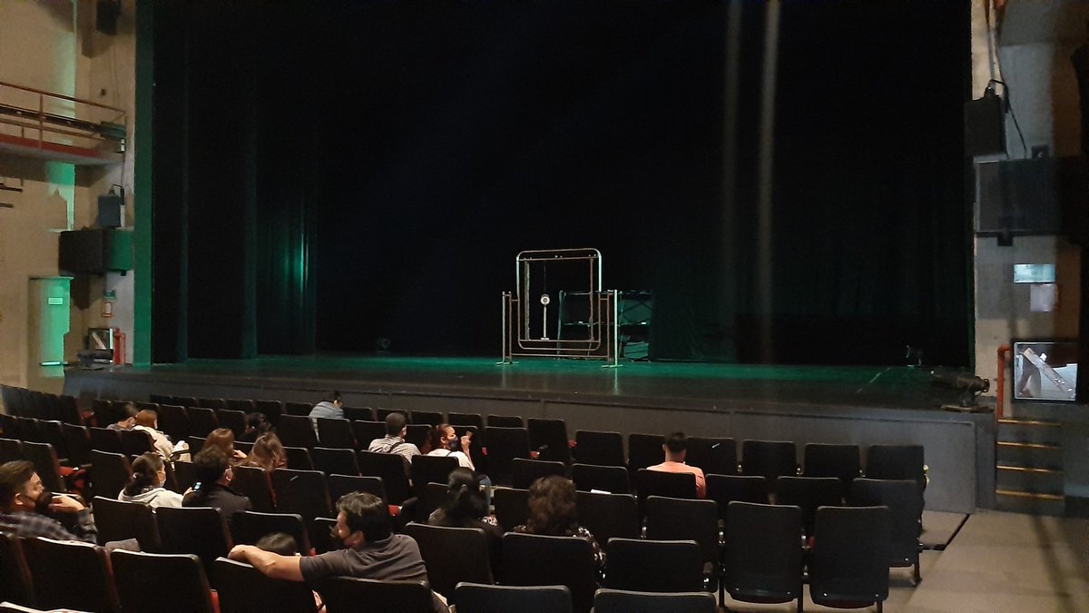 Estamos por iniciar nuestra última función en el Teatro Raúl Flores Canelo con #DíaDeLosVivos. 🧡

¡Gracias a los que se han sumado a este banquete!🔥