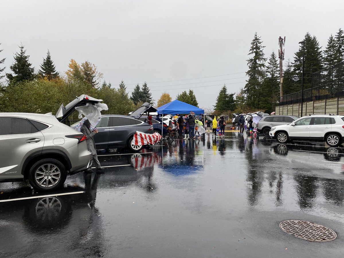 OwsDevelopment's tweet photo. Thanks to the wonderful families whose creativity and kindness made for an amazing (if wet) Trunk or Treat! https://t.co/2INS3FHCMQ