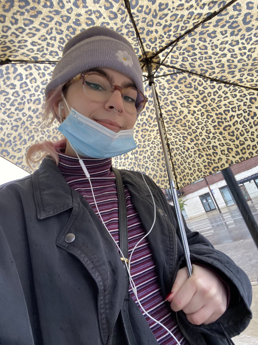 Pinkysmallss's tweet photo. Beautiful day for soggy jeans ☔️ https://t.co/lbEsSdJUdK