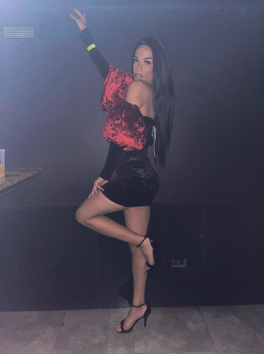 krlhvini's tweet photo. ❤️💋💄💃🏻👠🐙🌹🍒🍫🧨 https://t.co/eWIac4NEPU