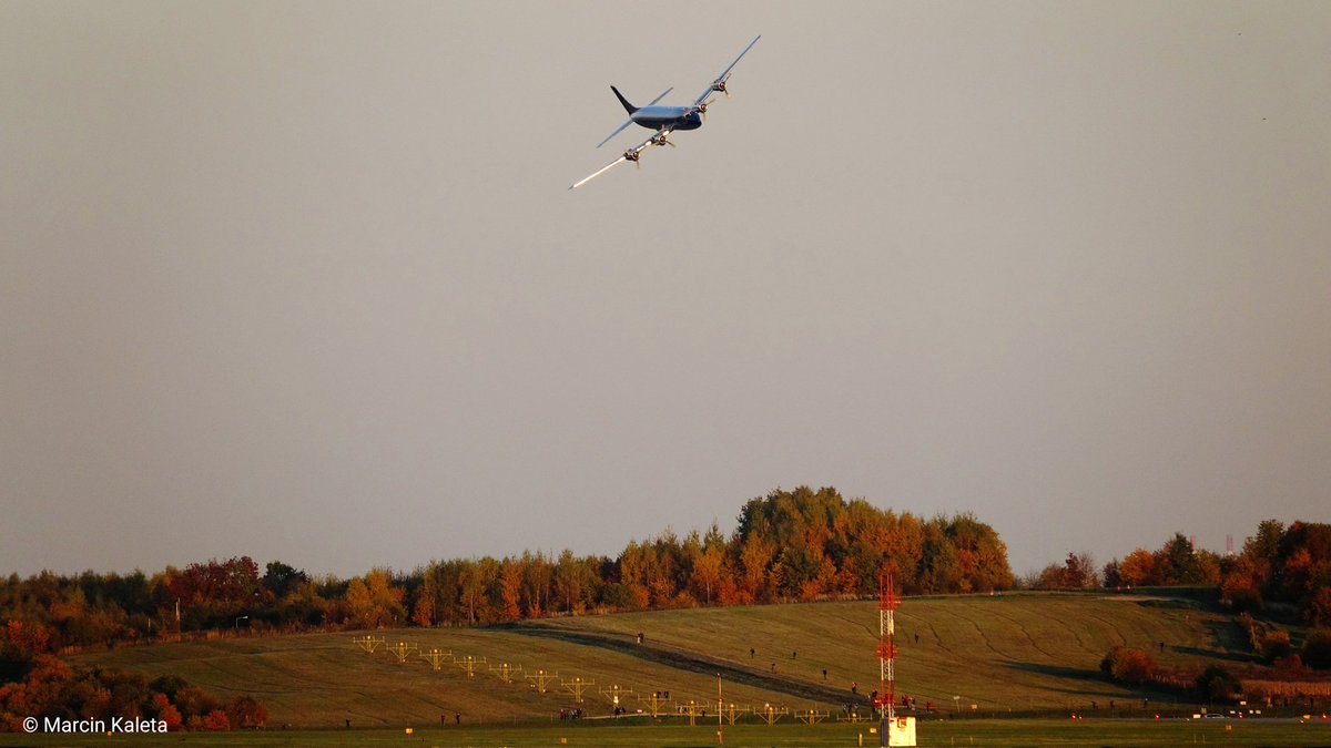 MarcinKaleta4's tweet image. 24.10.2021
Start Douglas DC-6B w jakże pięknych okolicznościach natury 🍁🍂✈️🛬🙂
#douglas #DC6B #RedBull #krakowairport #krakow #epkk #krk #fly #flying #aviationpreservation #aviation #aviationphotography #autumn #jesien #październik 
@KrakowAirport @MeteoprognozaPL