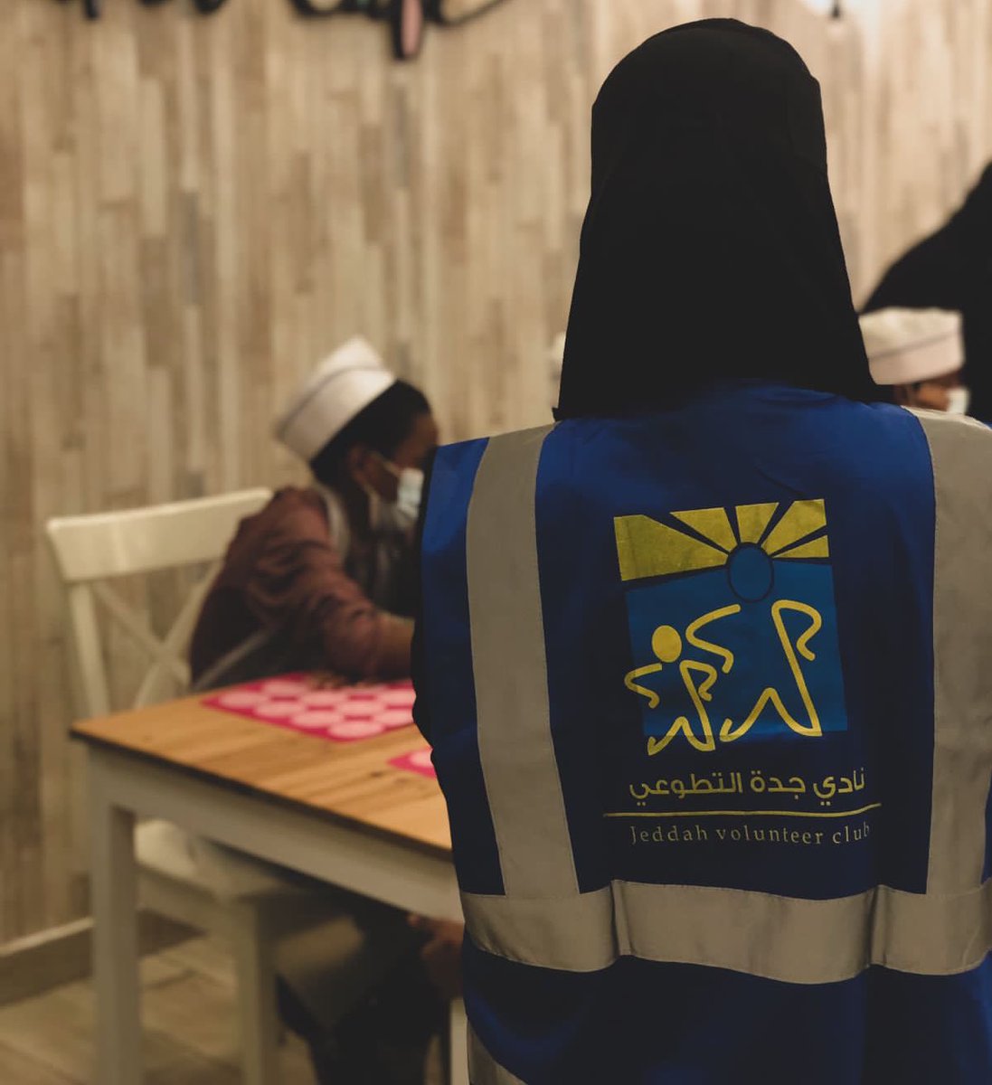 jeddah_Vc's tweet photo. التطوع حياة مهما كانت طريقتك في المبادرة للتطوع ، ستترك لك أثر !
التطوع بسمة ، كلمة طيّبة ، عملٌ خالص ، روحٌ سمحة ، وأرض خصبة إذا زرعت بها نما بذرها وأصبحت شجرة تستظل بخيرها💙
#نادي_جدة_التطوعي https://t.co/506rgvlScp