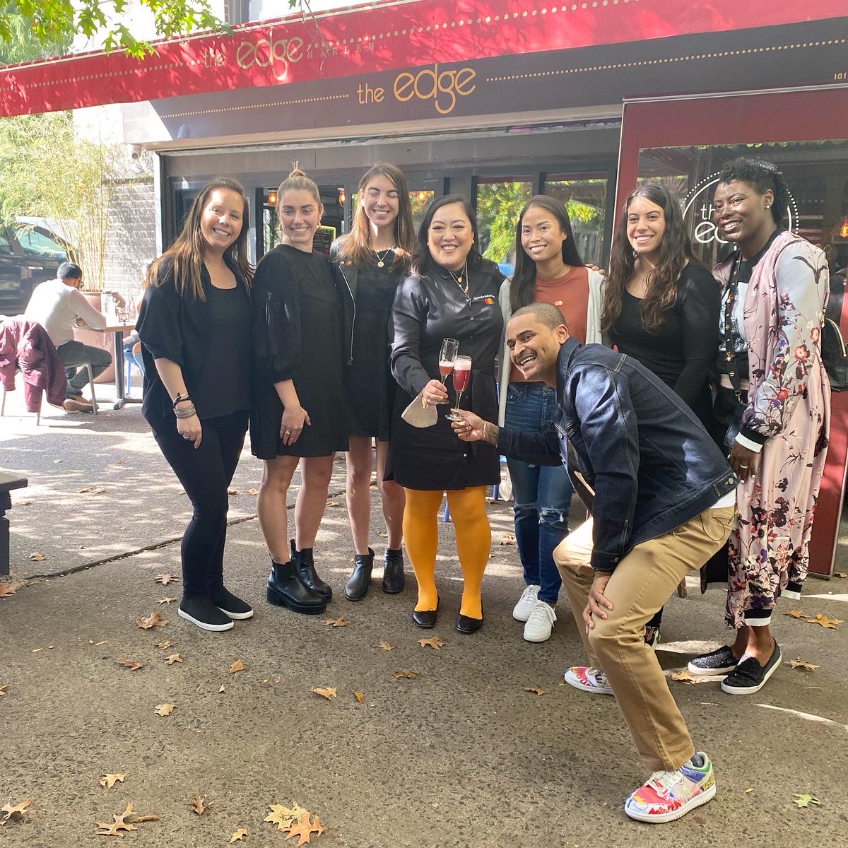 ChefJJ's tweet photo. Spent a beautiful day in the neighborhood 
with @mastercard @belinda_chicago  @MarcusCooks  toasting and tasting to some of the most culture-rich restaurants, breweries, and bakeries Harlem has to offer. 👇🏾
The Edge, Harlem Hops, Make My Cake, Spoonbread
#Priceless https://t.co/ousU5isV4P
