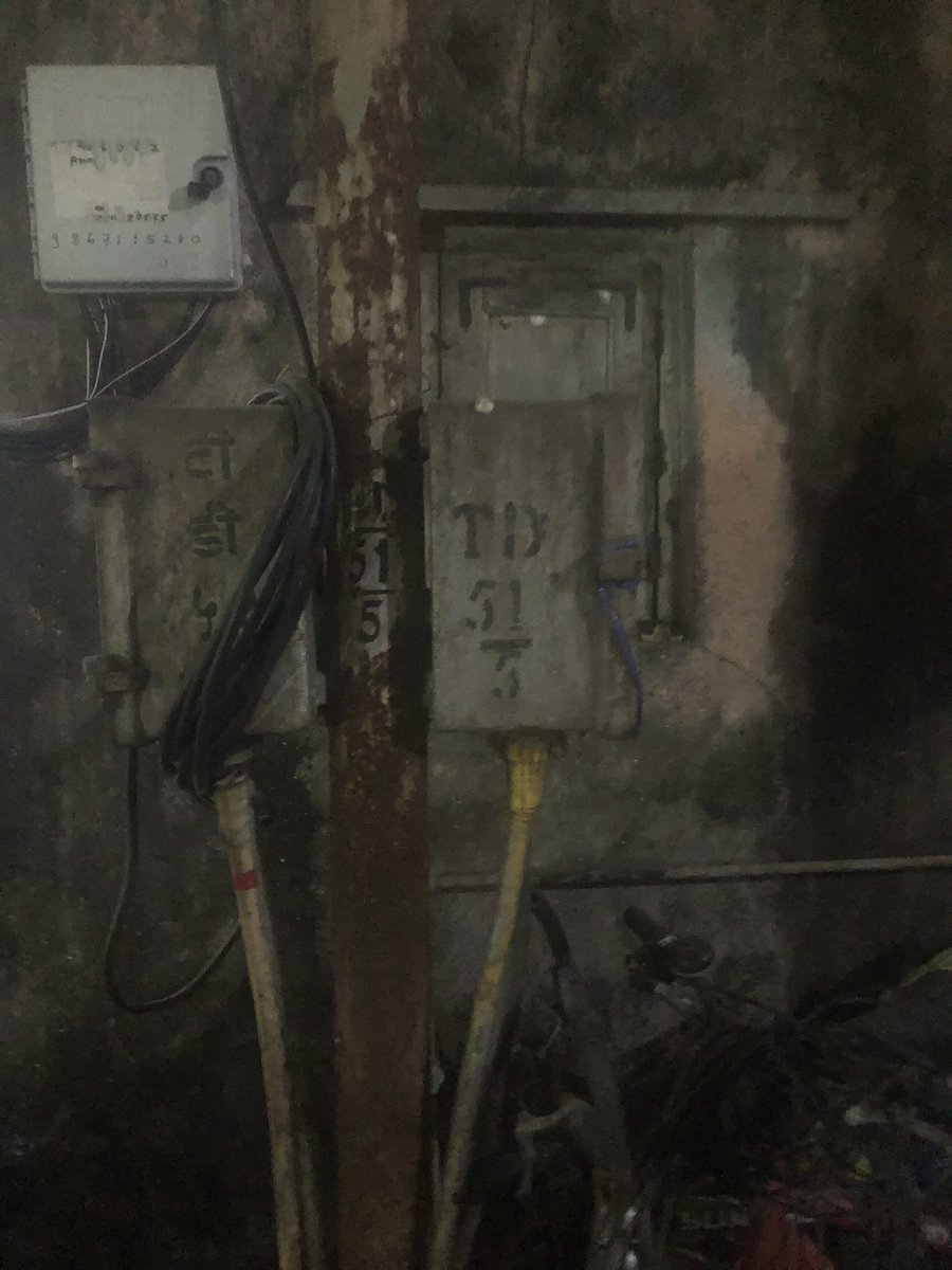 BapaRohit's tweet photo. Lamppost not working from last 2 months 3rd Fofalwadi Bhuleshwer @myBESTElectric @mybmcWardC @BJPAkashPurohit @SujitSDubey https://t.co/RFHXyoOvo3