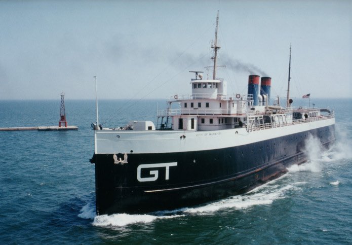 RealManistee's tweet image. Real Manistee has officially arrived on the Island. We take on @Island_185 in just over an hour. Huge thanks to the S.S. City of Milwaukee for arranging transportation to today’s match #UpTheLumberKings 🌲👑