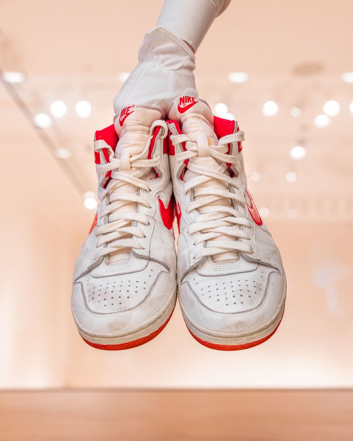 mekanisme Kommentér svært Michael Jordan's shoes auctioned for nearly $1.5 million : NPR
