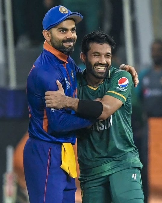 guwahatiplus's tweet photo. #PHOTO | Picture of Pakistan's Mohammad #Rizwan hugging #ViratKohli after the latter congratulated him and #BabarAzam goes viral. 

Image source: Twitter

#INDvPAK #T20WorldCup2021 https://t.co/aBmv9LqHa7