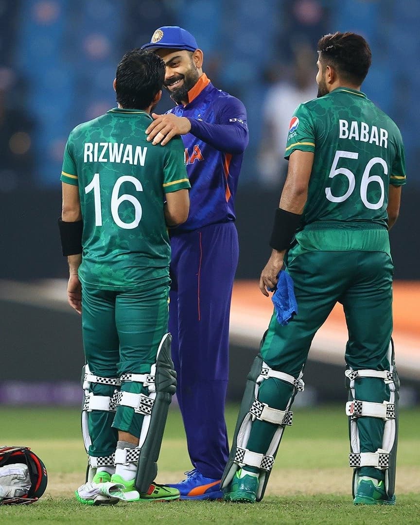 guwahatiplus's tweet photo. #PHOTO | Picture of Pakistan's Mohammad #Rizwan hugging #ViratKohli after the latter congratulated him and #BabarAzam goes viral. 

Image source: Twitter

#INDvPAK #T20WorldCup2021 https://t.co/aBmv9LqHa7