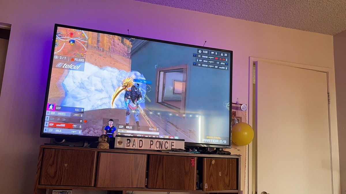Badponce's tweet photo. @freefirelatino   Saludos de Los Ángeles California.
Aquí apoyando al equipo del NAGUARA Y LATAN ESPORST. #freefireleague https://t.co/uEXvC1kHrS