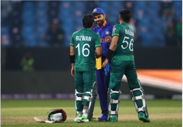 Virat Kohli was the first person to walk over and congratulate the Pakistani batters on their win. There's grace &amp; respect on both sides of the border. Don't let anyone guide you to hate. Here's to a positive relationship in the future between these 2 nations 🇵🇰🤝🇮🇳
#T20WorldCup