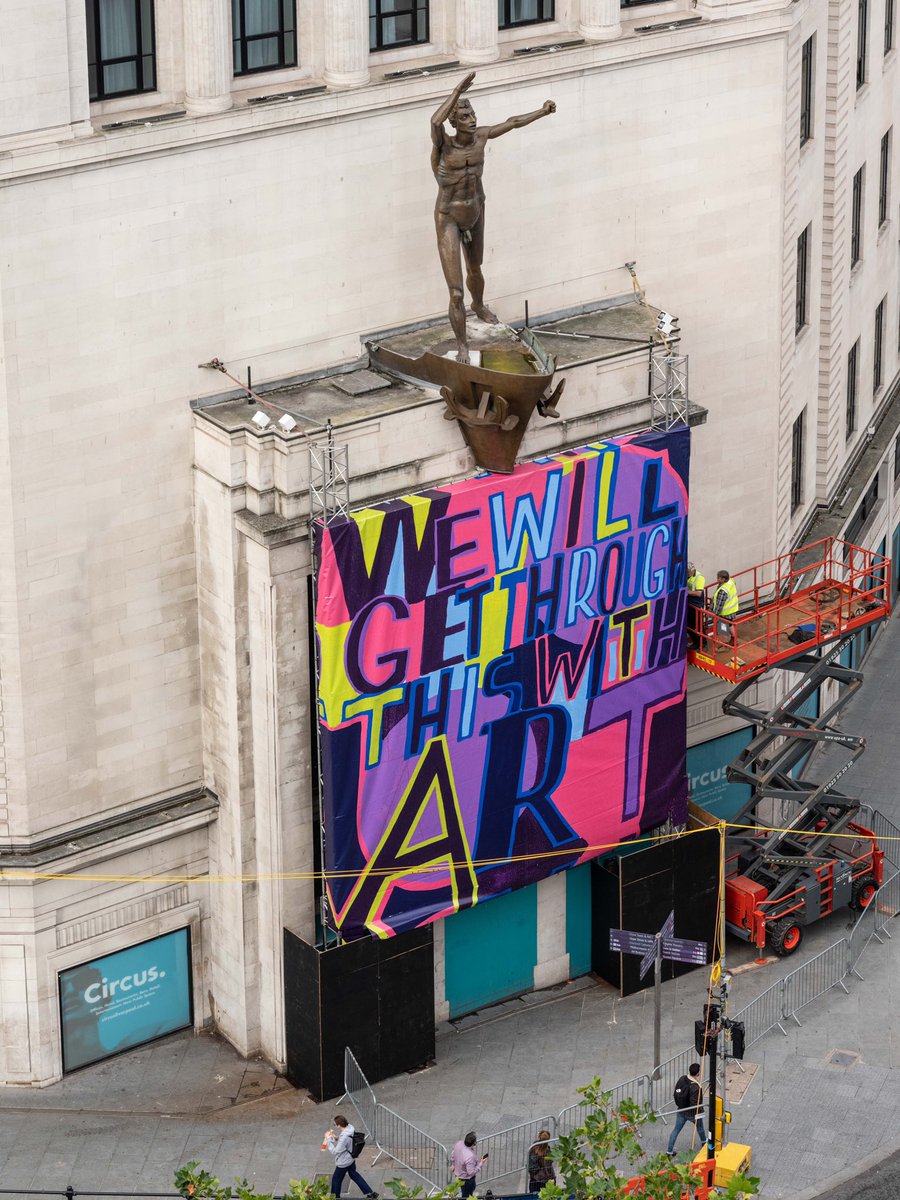 BugBond's tweet photo. @Lucydotart @CultureLPool @SkyArts Glad you enjoyed #StatuesRedressed - I was with the time lapse camera high up in the Adelphi when the @BobandRoberta installation dropped into place… just amazing being part of the fab team at @TheNorthernTown https://t.co/mL1XC0KlqP