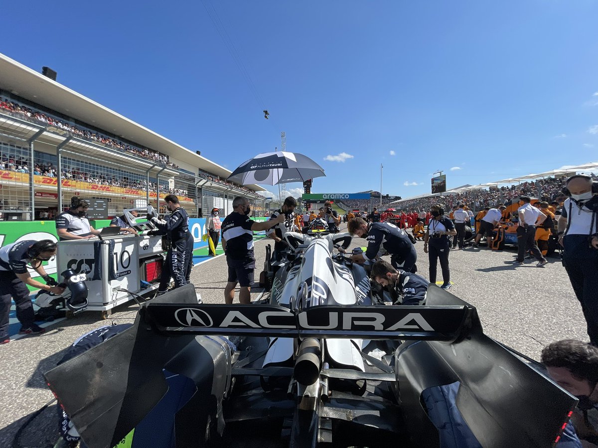 visacashapprb's tweet image. saddle up and get comfy, it’s race time! 🤜🤛