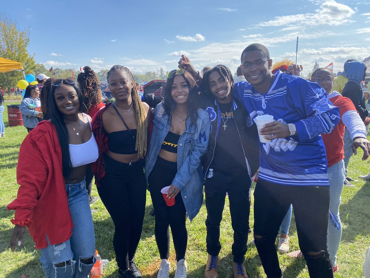zzdurgans's tweet photo. Homecoming ‘21💛🥳 https://t.co/qwkfC3LQRE