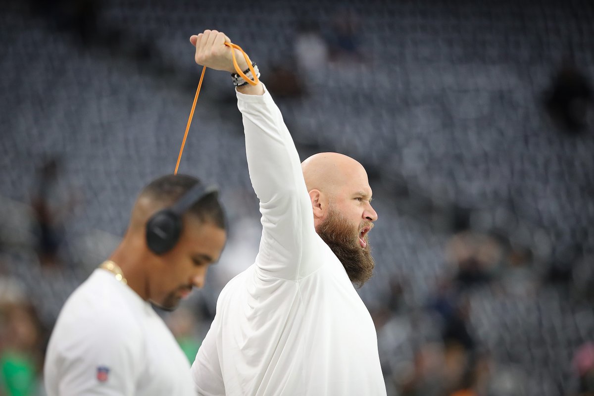 Eagles Lane Johnson warms up before they face the Raiders in Vegas. #Eagles #Raiders #NFL