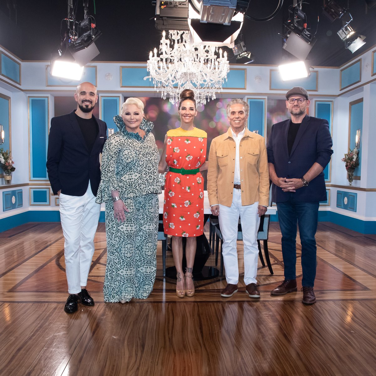 Gran #mesaza ! Gracias a <a href="/ViaJuani/">Juana Viale</a> y a los invitados:
 
Abel Pintos <a href="/AbelPintos/">ABEL</a> 
Jairo <a href="/cantantejairo/">Jairo Oficial</a>
Carmen Barbieri  <a href="/Carmen_LaLeona/">Carmen Luz Barbieri</a>
Christophe Krywonis <a href="/mundochristophe/">Christophe Krywonis</a>
 
¡Nos vemos el próximo sábado a las 21.30 hs en #LaNocheDeML por <a href="/eltreceoficial/">eltrece</a>!