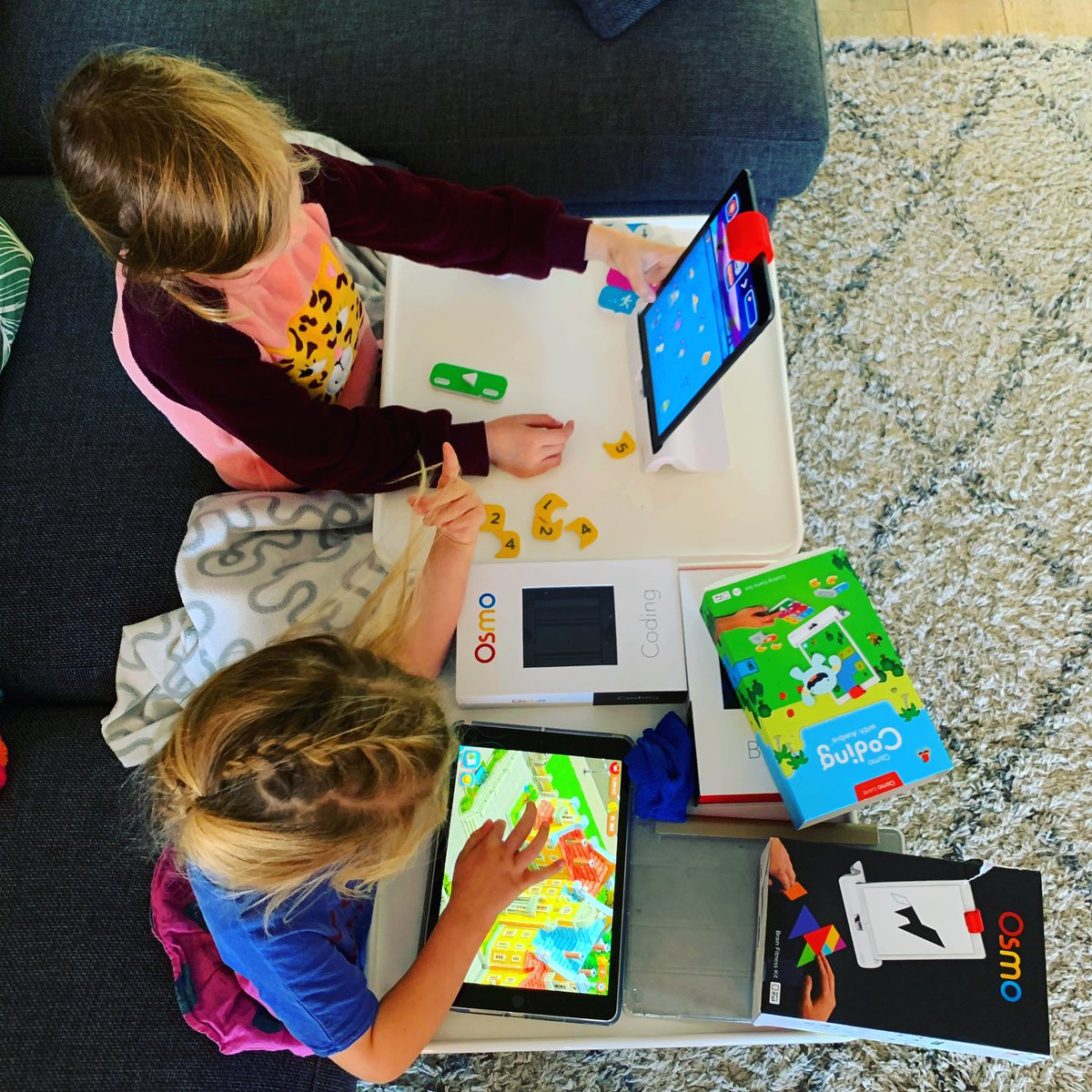 Ilse_Cools's tweet photo. Nog even in pyjama het staartje van de #codeweek meepikken! ❤️#jonggeleerd #CodeWeekEu #Osmo #codingAwbie https://t.co/ZJI4sTCayL
