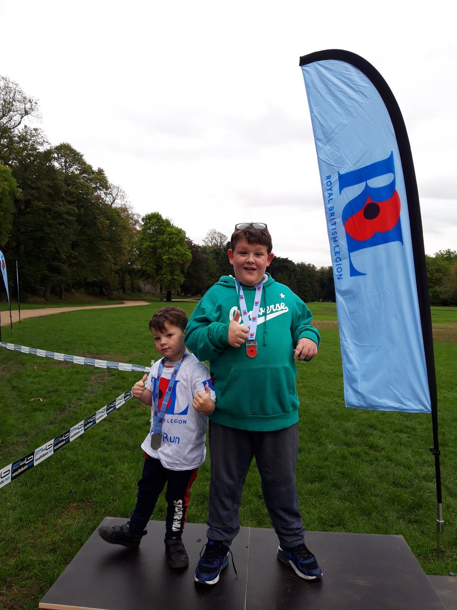 tracy03031982's tweet photo. @HawthornPrimary @HawthornHighSch @hexty82 @PoppyLegion Regan and Vaughan taking part in the Poppy Run for a very special cause https://t.co/WDq48H31ha