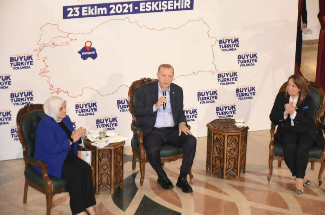 ozlemunalir's tweet photo. Genel Merkez Kadın Kolları tarafından organize edilen ve ilk kez şehrimizde gerçekleştirilen “Kadınlarla Büyük Türkiye Yolunda” adlı programımıza  Cumhurbaşkanımız Sayın Recep Tayyip Erdoğan’ın teşrifleri bizleri onurlandırmıştır.
#KadınlarlaBüyükTürkiyeYolunda https://t.co/aWmYwxBXIB