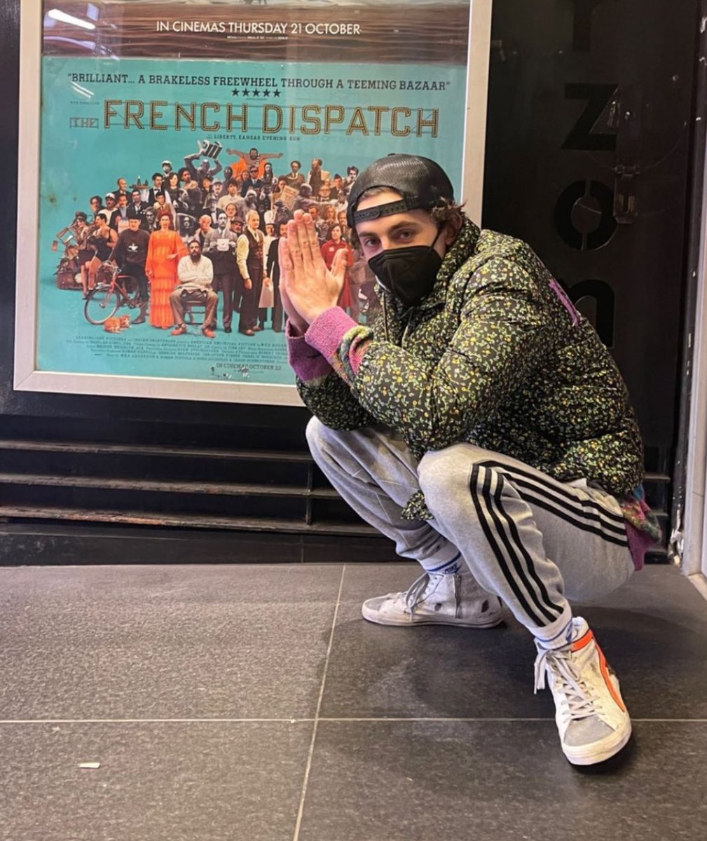 juduplenticys's tweet image. HE IS WEARING THE CARDIGAN 🥺😭