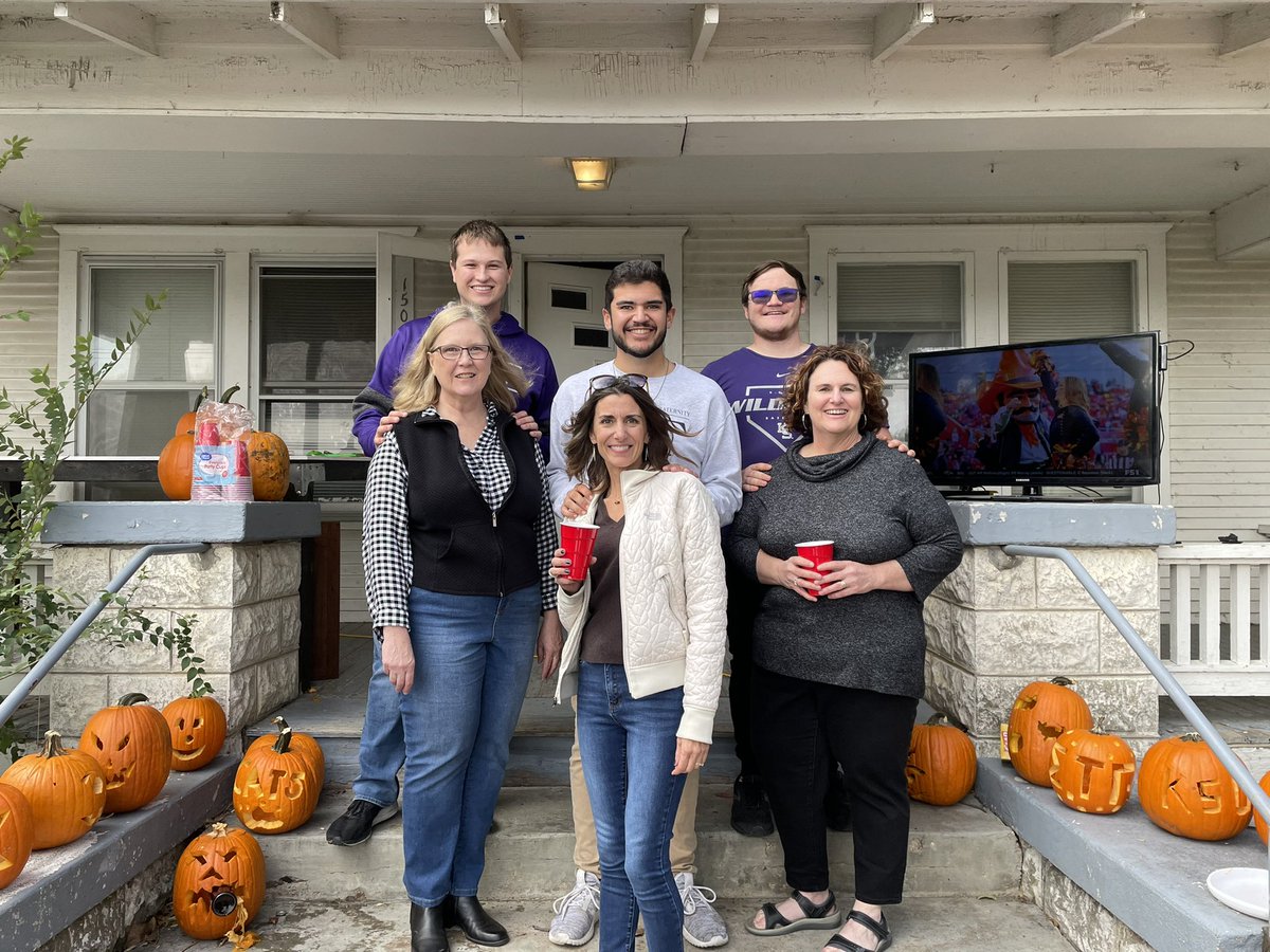 SigTauKState's tweet photo. Had a great day yesterday carving pumpkins with our mothers while watching the Cats win! 🎃💜

#SigTau #KState @IFCatKstate https://t.co/HtInBpzNZX