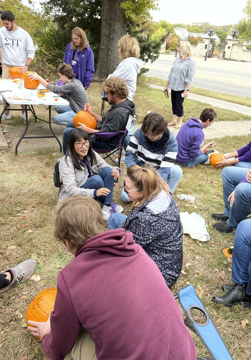 SigTauKState's tweet photo. Had a great day yesterday carving pumpkins with our mothers while watching the Cats win! 🎃💜

#SigTau #KState @IFCatKstate https://t.co/HtInBpzNZX