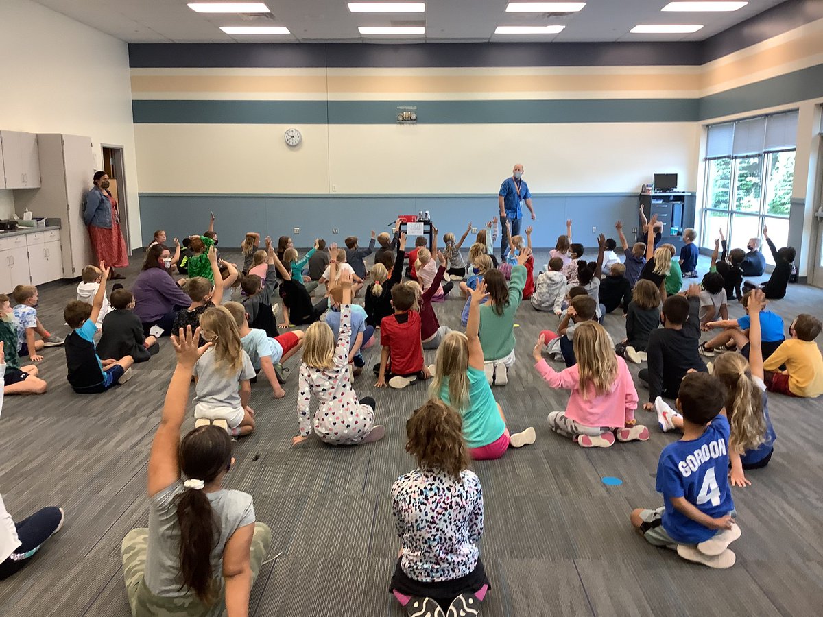 mrsmillermp's tweet photo. Grade level science experiments for the win! #airtakesupspace #secondgrade #science https://t.co/z3qAa6qKT8