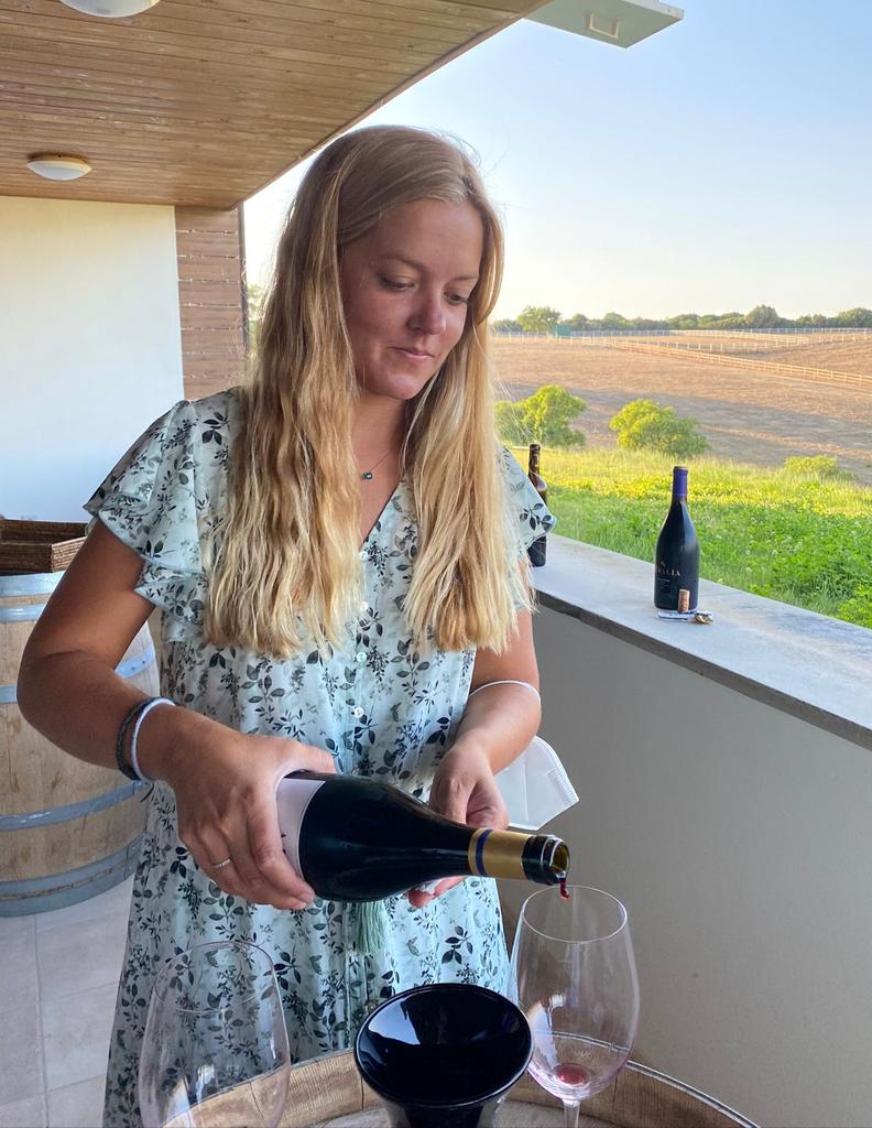 Muchos éxitos #ValleLozano, <a href="/vallelozano/">Samantha Del Valle lozano</a> #enologa de Bodega Tesalia, <a href="/bodegatesalia/">Bodega Tesalia</a>
el ambicioso proyecto que la familia #Golding inició en 2008 l #Tesalia2018 #ARX2018 #Iceni2020 l #ArcosdelaFrontera #Cádiz #Andalucía #Spain l #Somm #Sumiller #Sommelier #FamiliaEEC 🍷🍷🍷🍾🍾